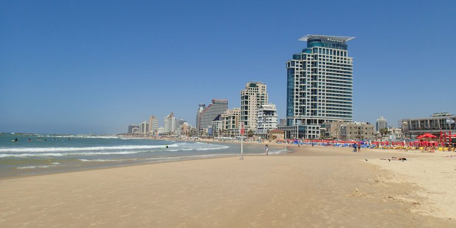 Alergare pe nisip, plaja din Tel Aviv vedere spre N