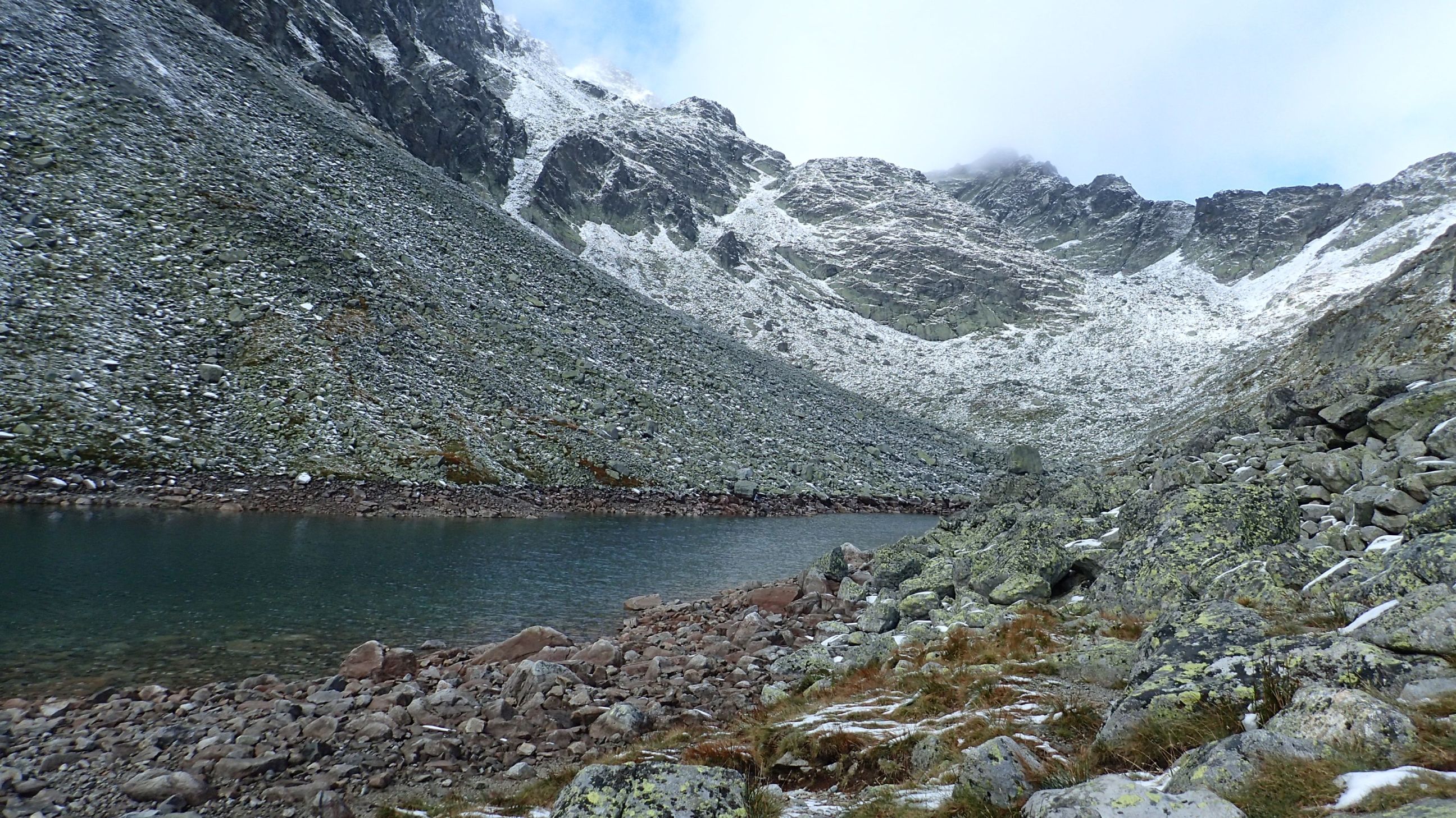 Alergare prin muntii Tatra, al doilea lac glaciar pe care l-am intalnit