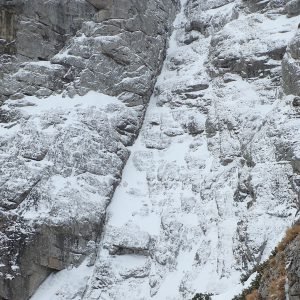 Valea Colţilor de iarnă, Hornul Coamei vazut din strunga Coltilor