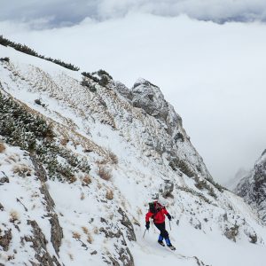 Valea Colţilor de iarnă, traversarea in valea Galbinele