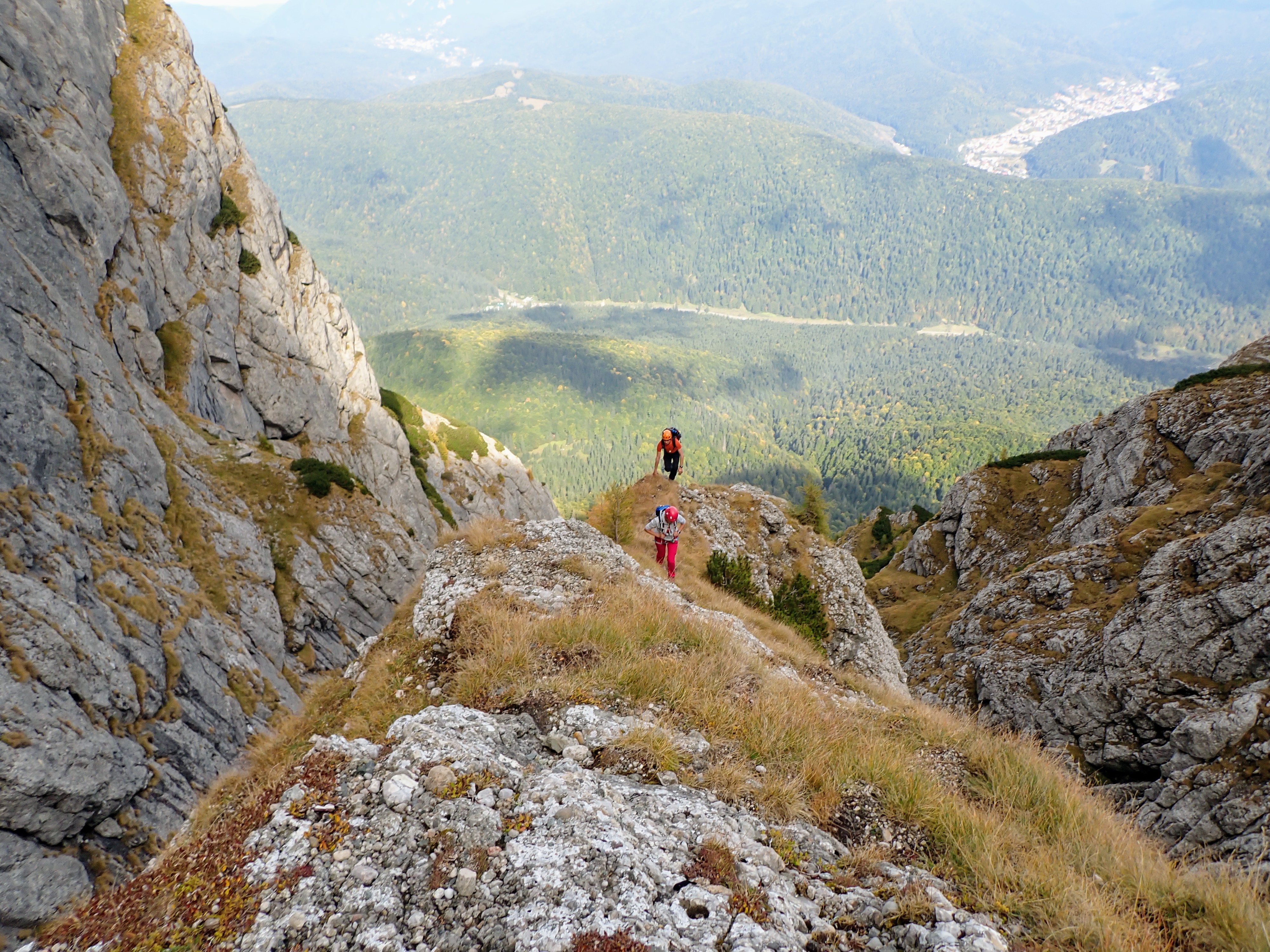 Trekking și cățărare pe Valea Coștilei