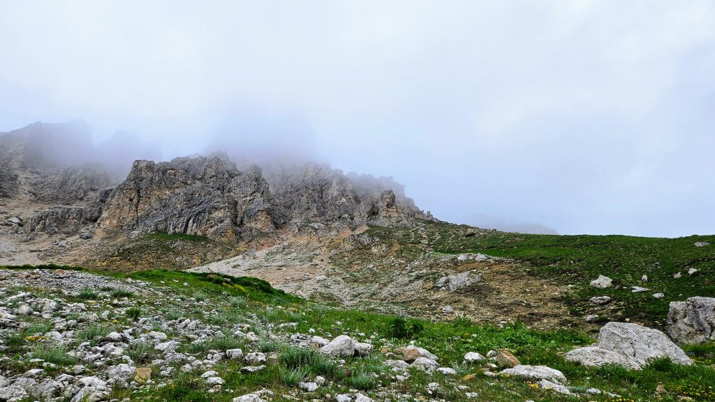 Piccolo Cir, undeva, acolo, în ceață