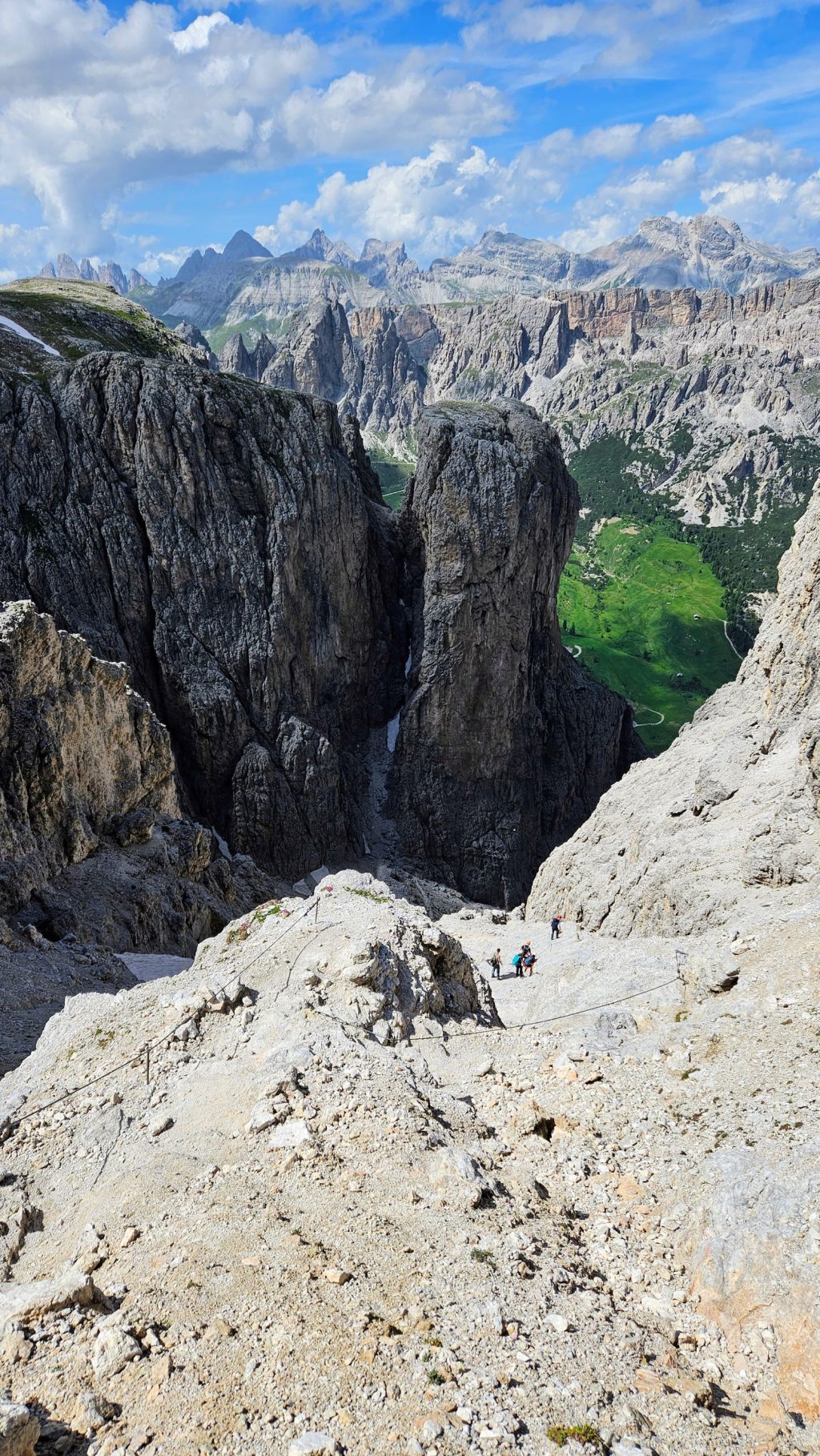 Vedere de sus asupra segmentului de ferrata, pe coborăre