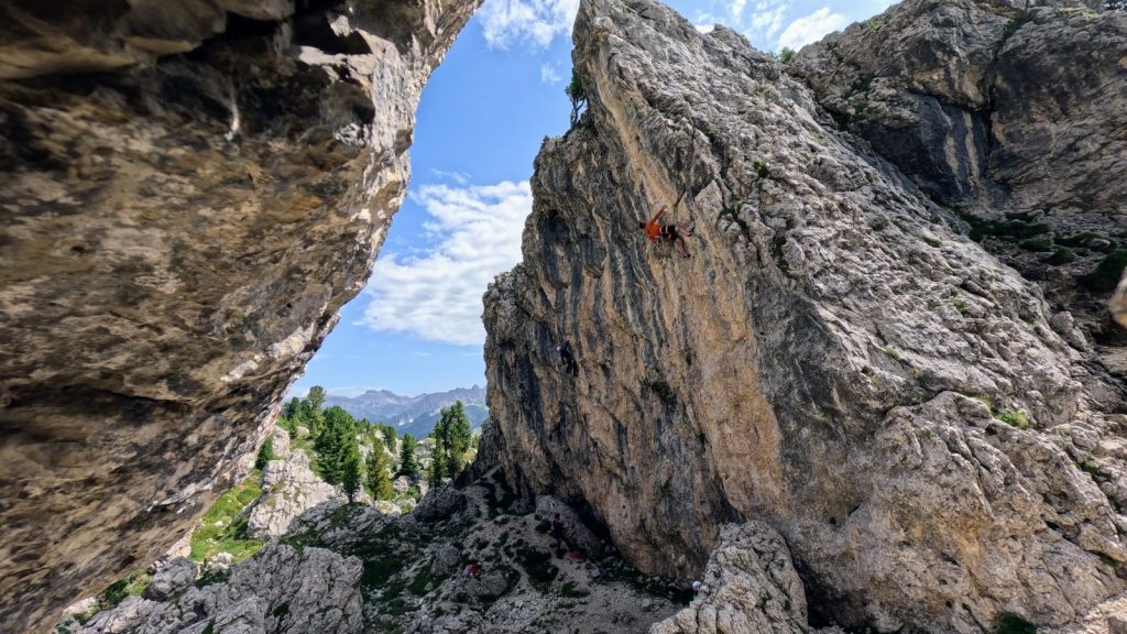 Sasso Renato, front Aspirante, traseul Becco di Civetta (7a)