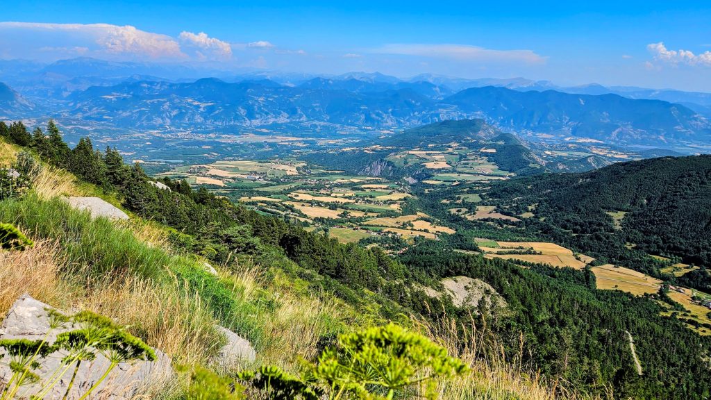 Gap și Tallard, undeva în zare. Vedere de pe Ceuse
