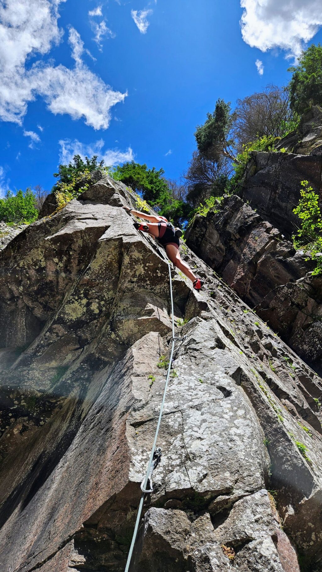 Ioana pe traseul Spigolo Licheni (6a)