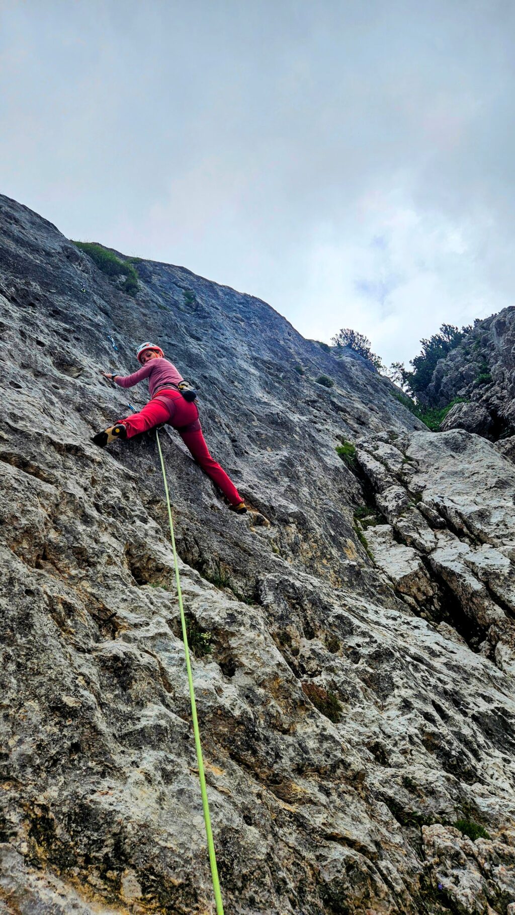 Ioana pe traseul No zeder (6a+)