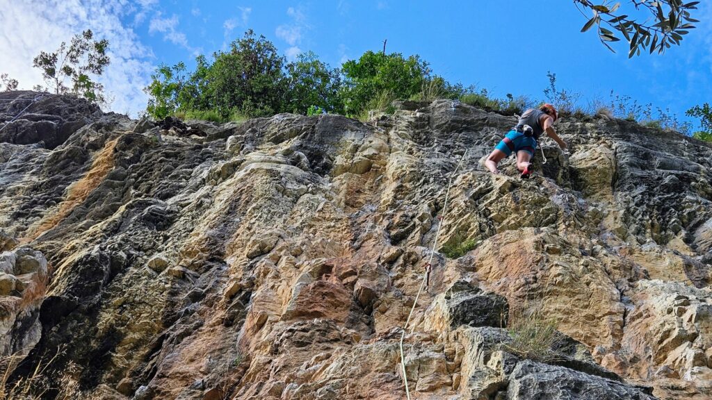 Ioana pe traseul Overbooking (6a)