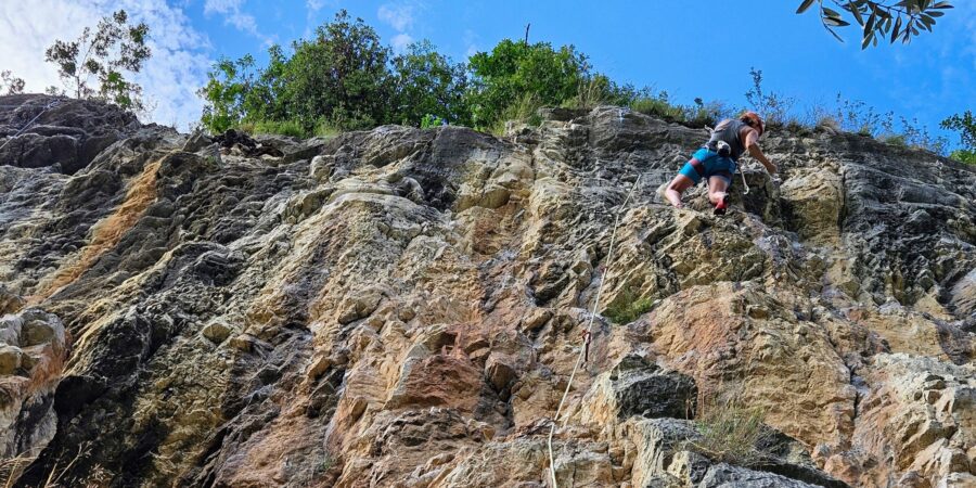 Ioana pe traseul Overbooking (6a)