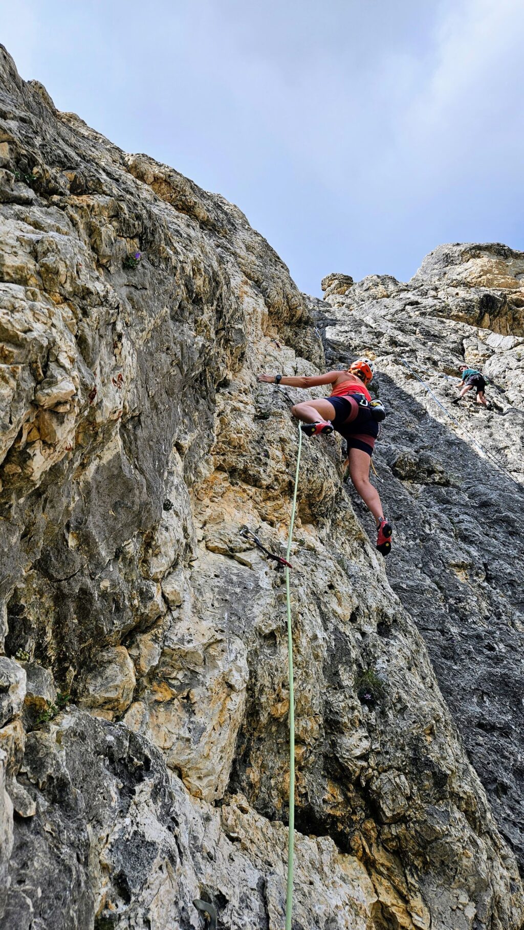 Ioana pe traseul On the rocks, 6b