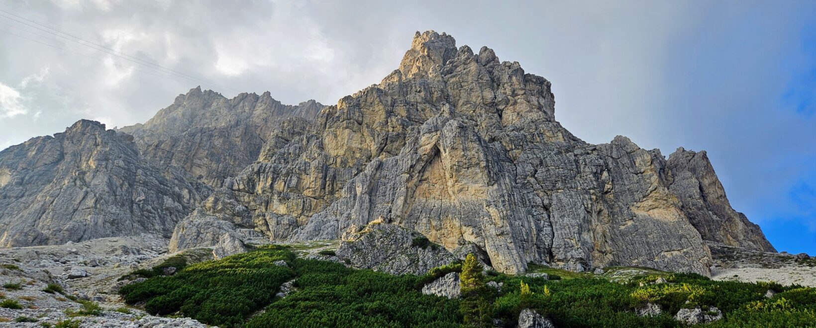 Vedere spre Lagazuoi din Falzarego