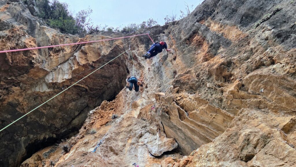 Copiii spânzurați pe unele din traseele ușoare din Kamares