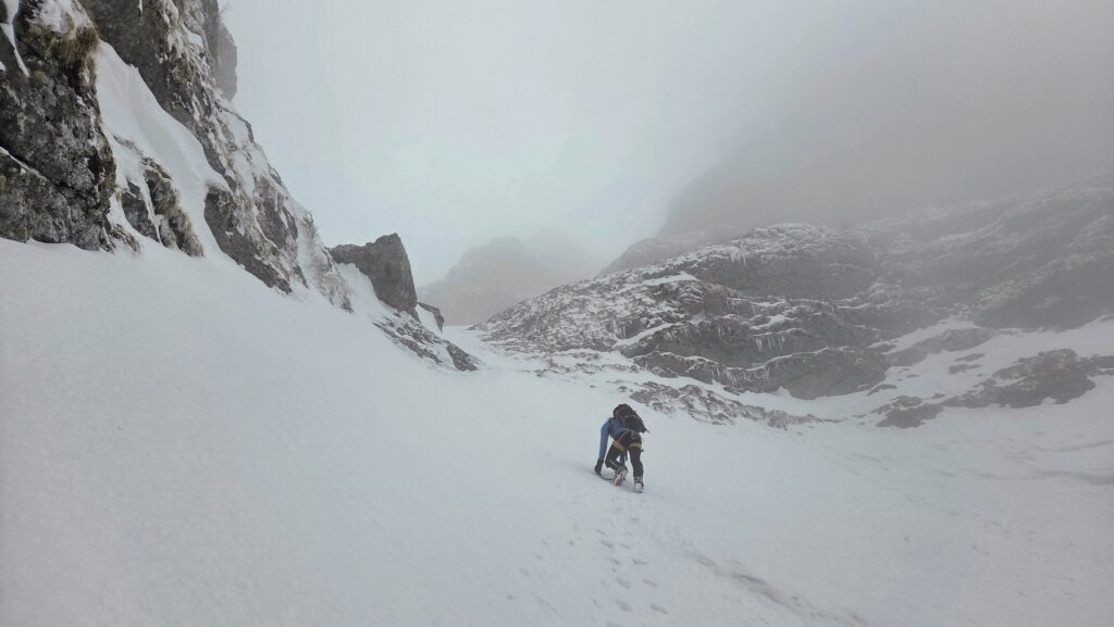 Ne apropiam de Brâna Mare a Coștilei