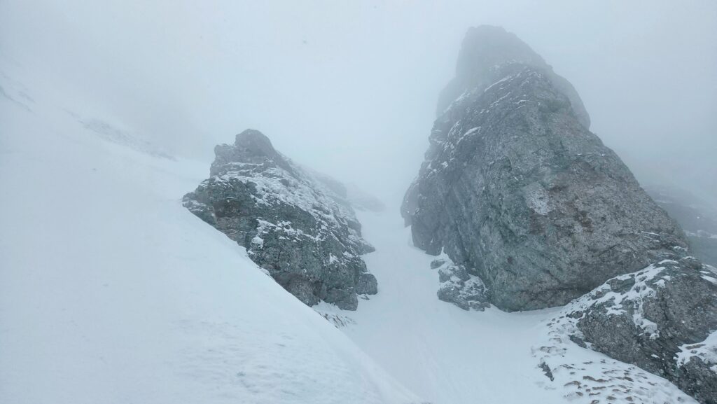 Poza din șaua cu punctul 2 de decizie. Am continuat sus-stânga